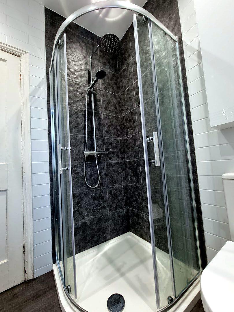 Recent work by 365 Kitchens and Bathrooms Ltd